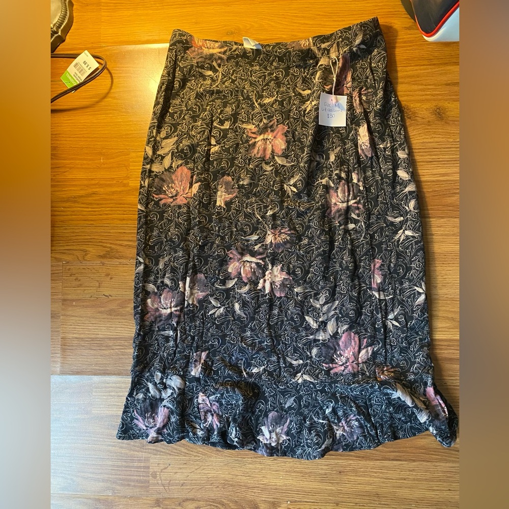 Beautiful vintage Ella James mid length skirt